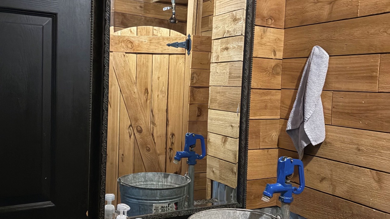 Photo of Bathroom in Hartley County