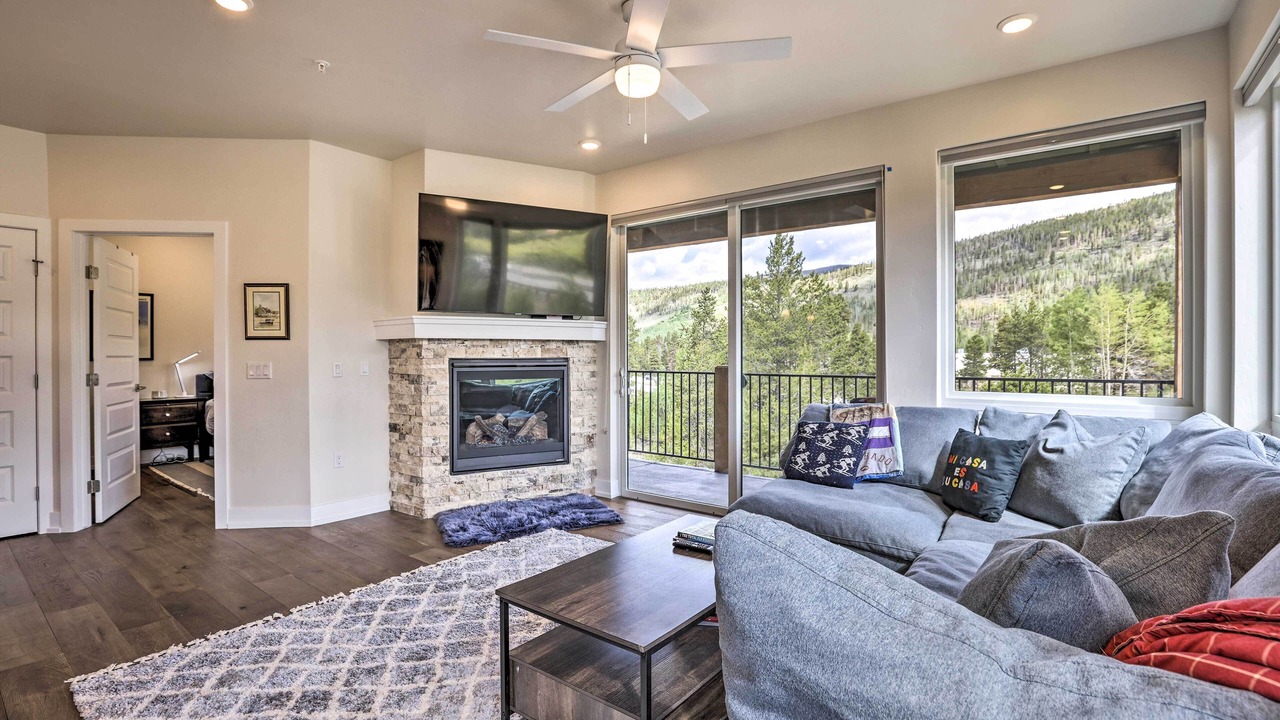 Photo of Livingroom in Lakeside Village