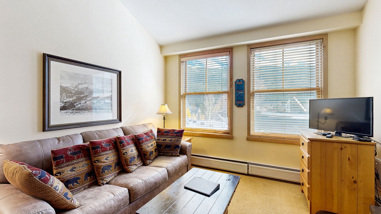 Photo of Livingroom in River Run