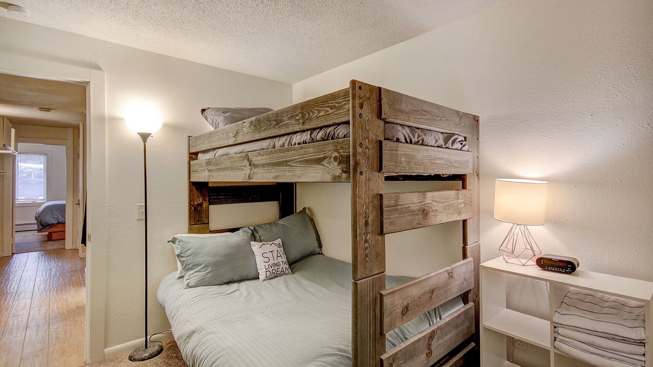 Photo of Bedroom in Peak 8