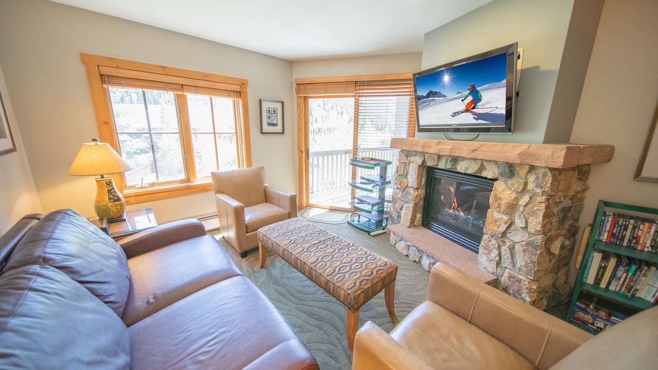 Photo of Livingroom in River Run