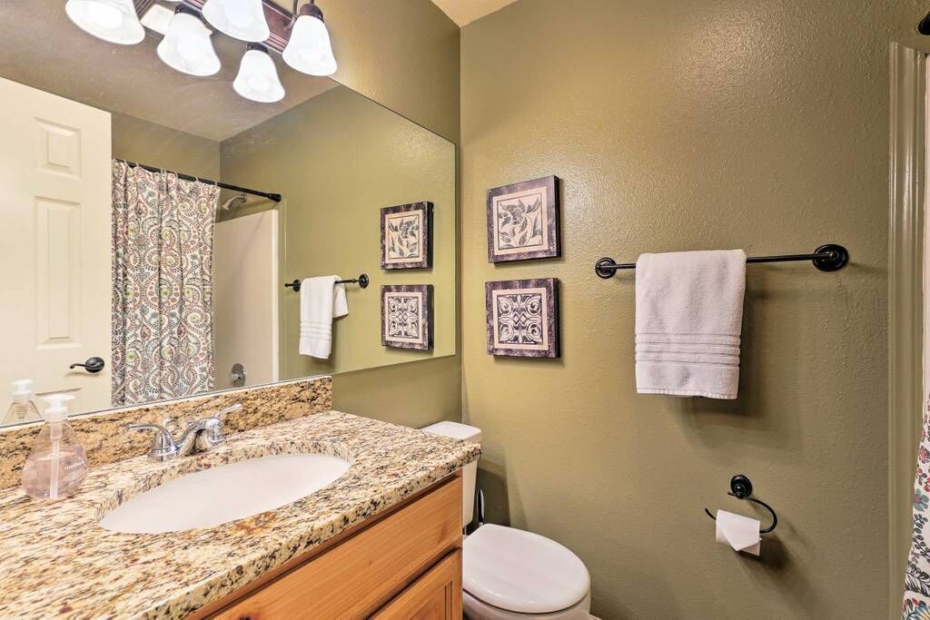 Photo of Bathroom in Four O'Clock
