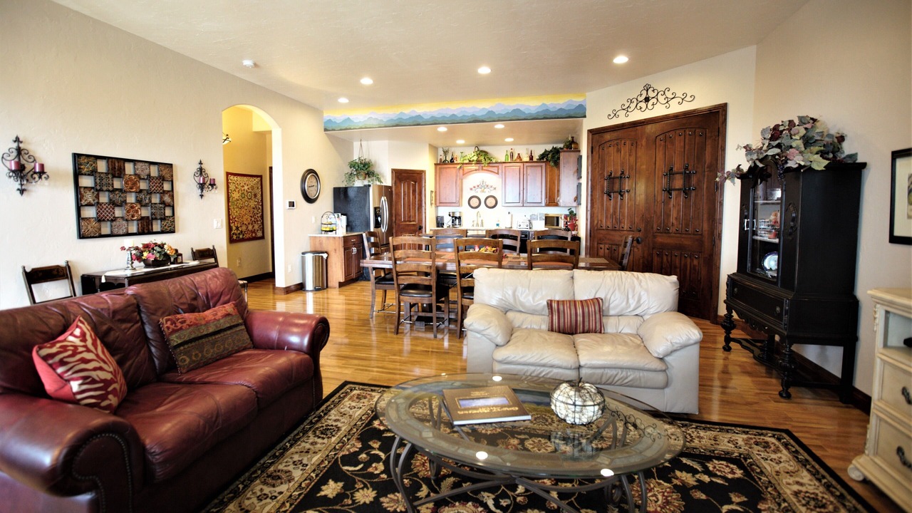 Photo of Livingroom in Mountain Shadows