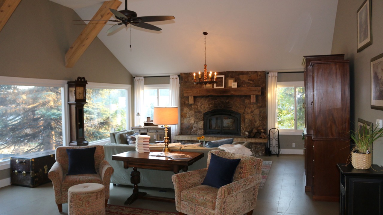 Photo of Livingroom in North Central Evergreen