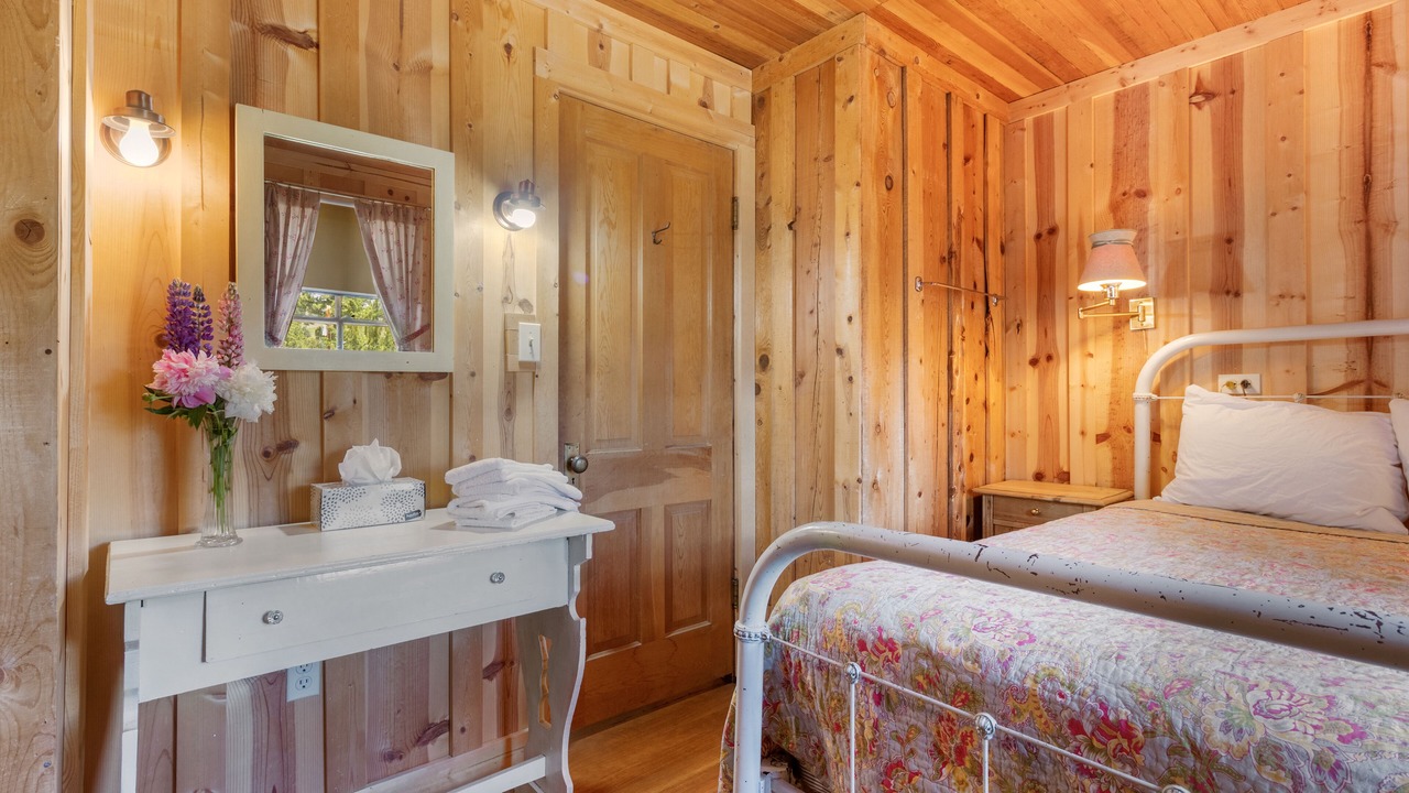 Photo of Bedroom in YMCA of the Rockies
