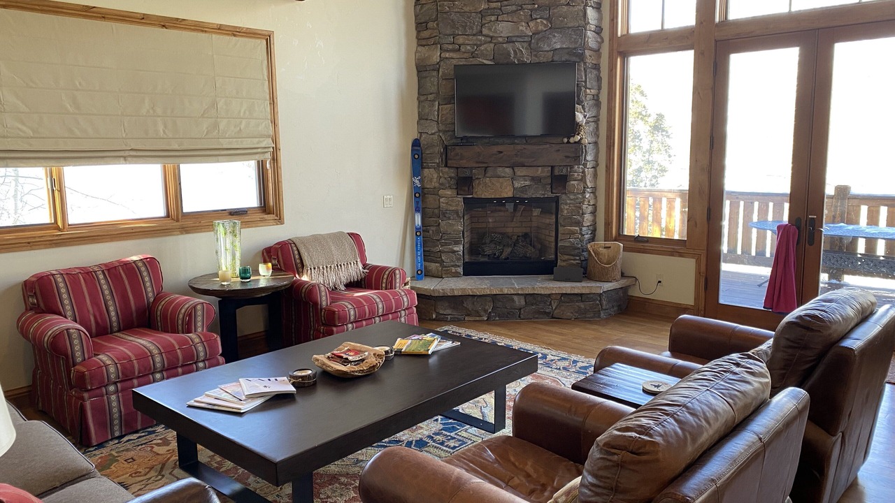 Photo of Livingroom in Highland Meadows