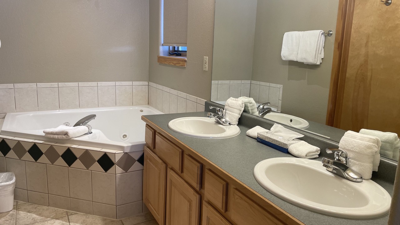 Photo of Bedroom in Peak 9