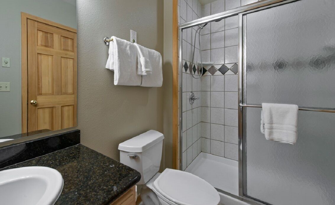 Photo of Bathroom in Four O'Clock