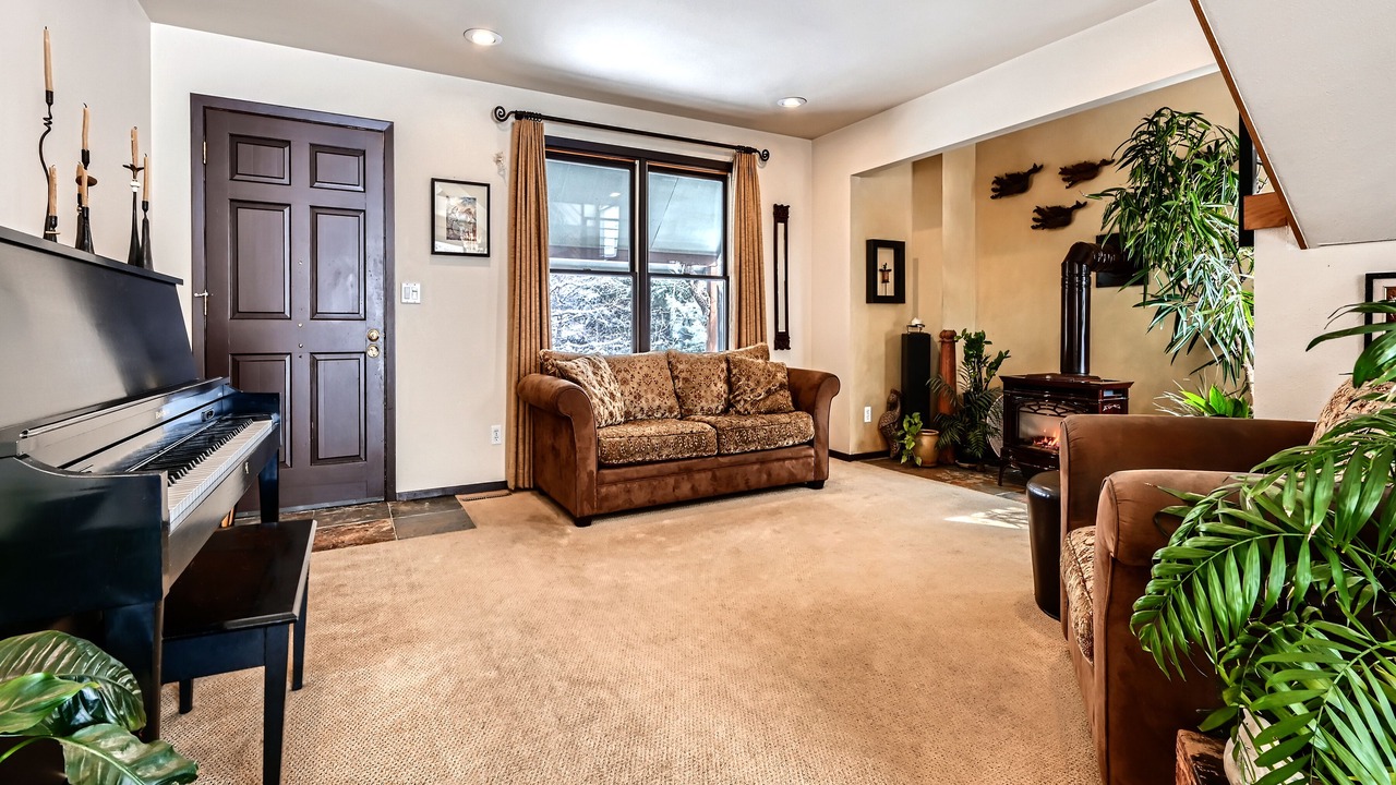 Photo of Livingroom in Rural North Boulder