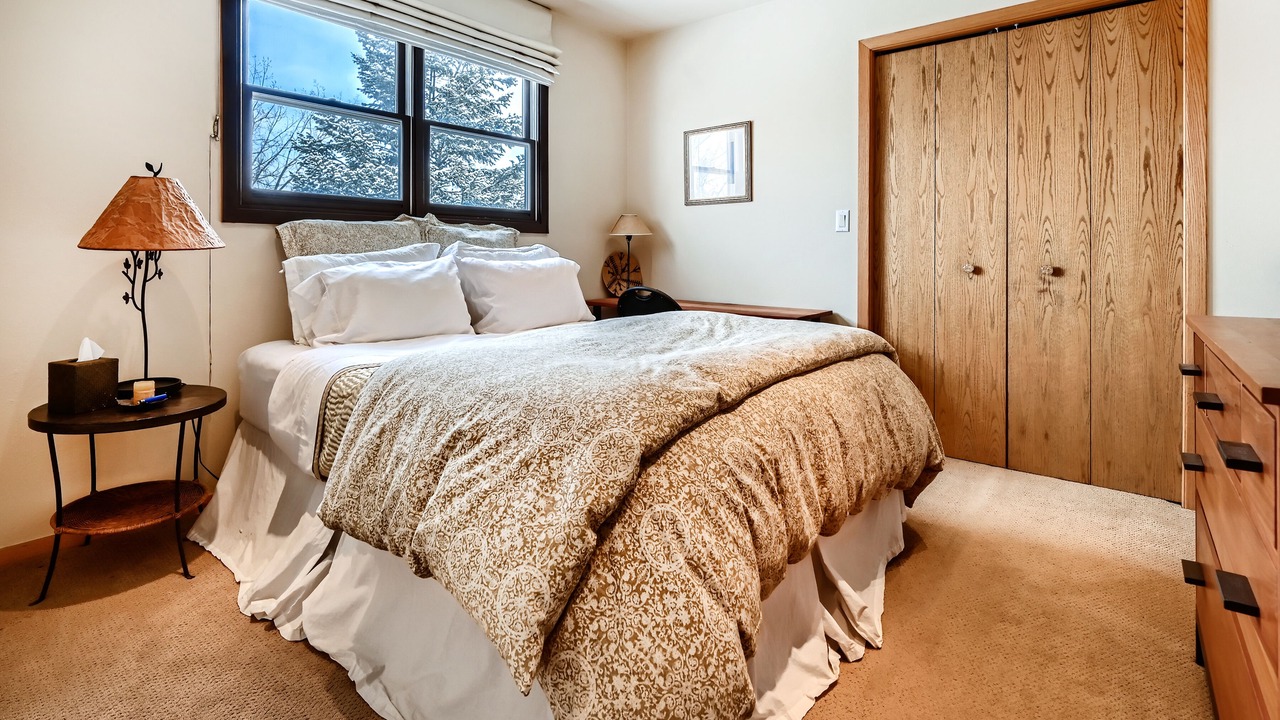 Photo of Bedroom in Rural North Boulder