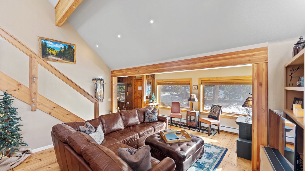 Photo of Livingroom in Valley of the Blue