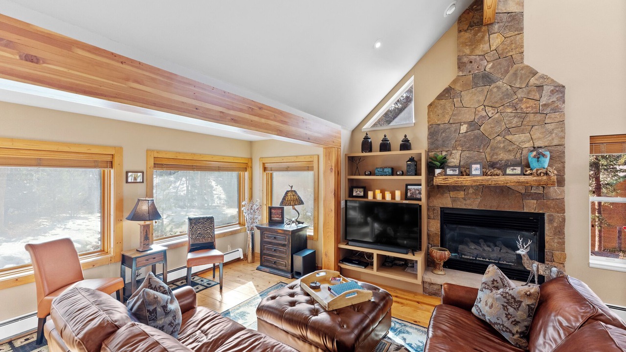 Photo of Livingroom in Valley of the Blue
