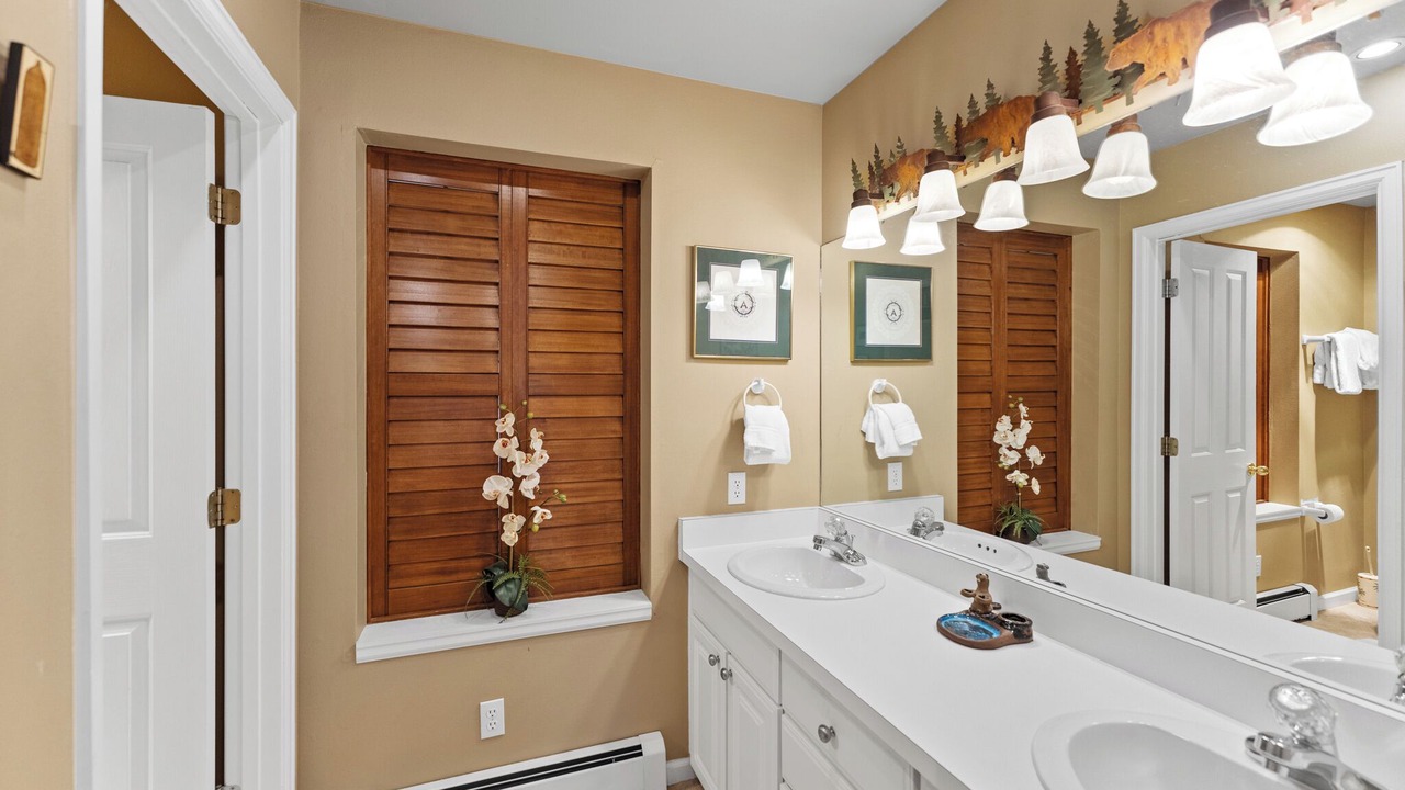 Photo of Bathroom in Valley of the Blue