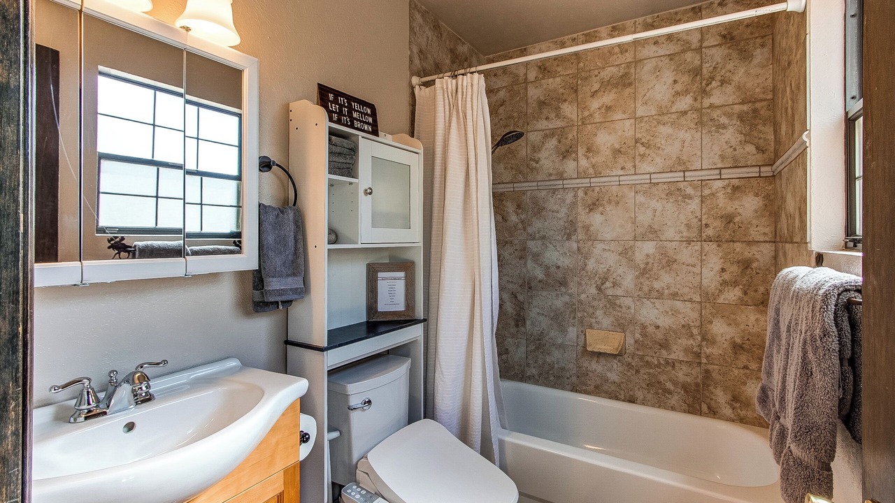 Photo of Bathroom in Indian Mountain