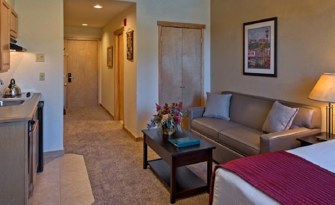 Photo of Bedroom in Four O'Clock