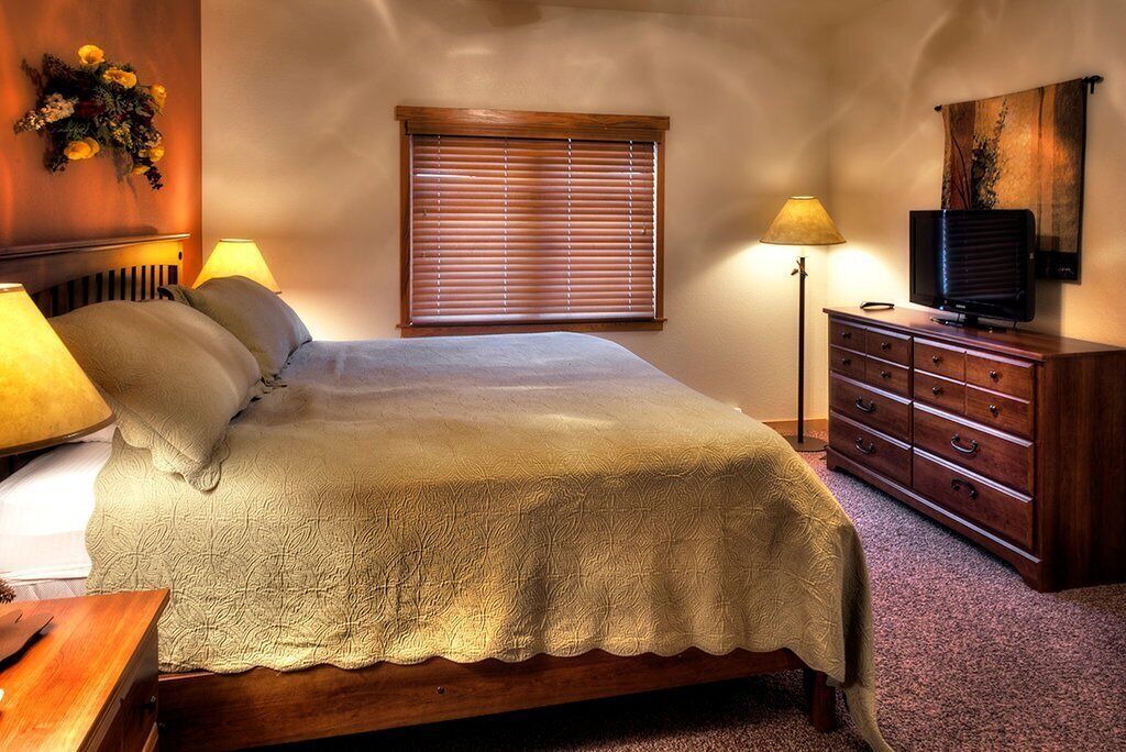 Photo of Bedroom in Four O'Clock
