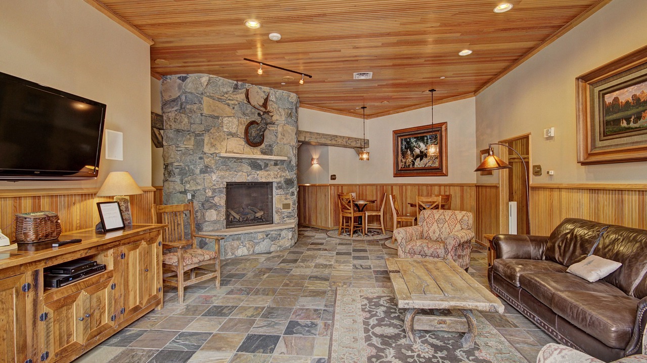 Photo of Livingroom in River Run
