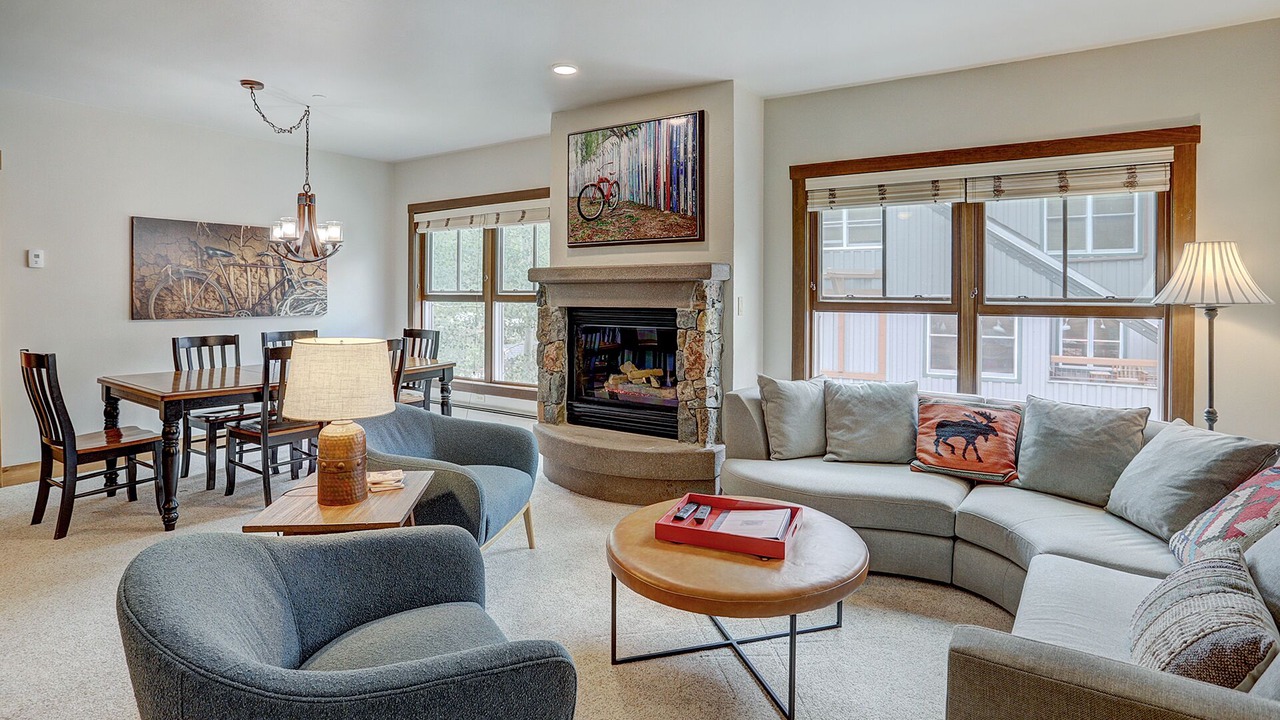 Photo of Livingroom in River Run