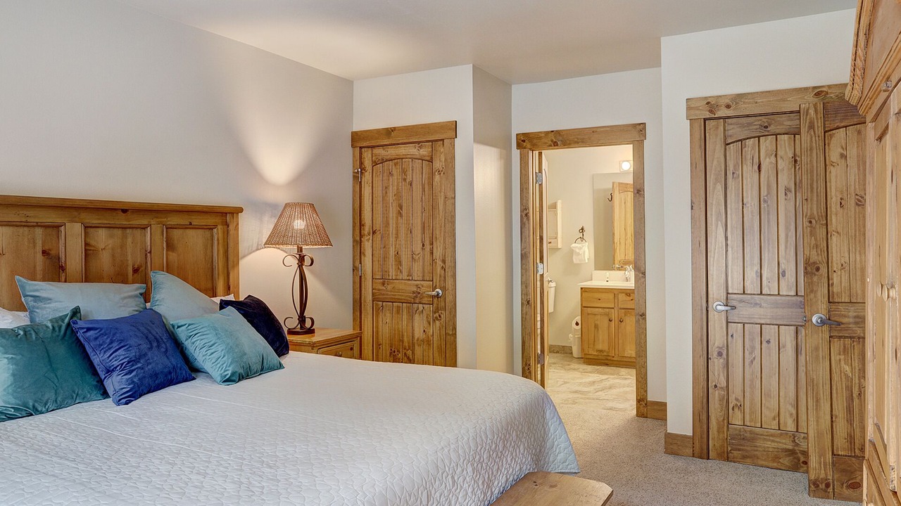 Photo of Bedroom in River Run