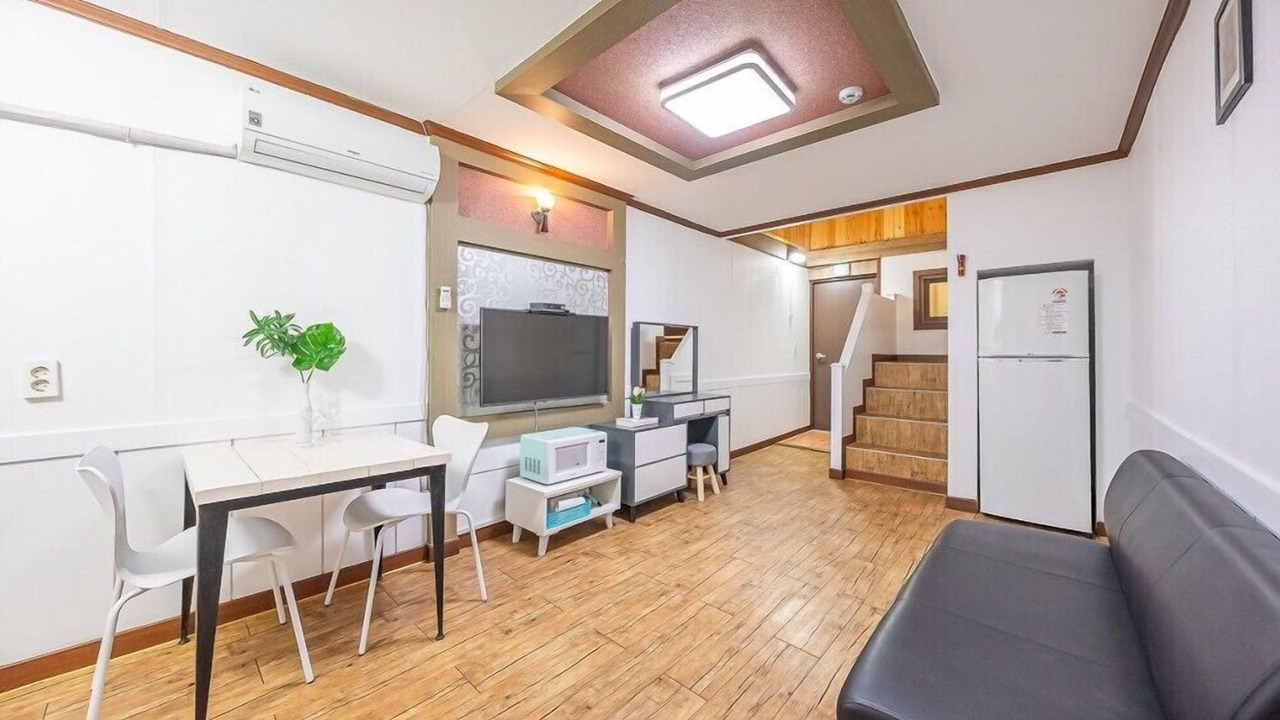 Photo of Bedroom in Buk