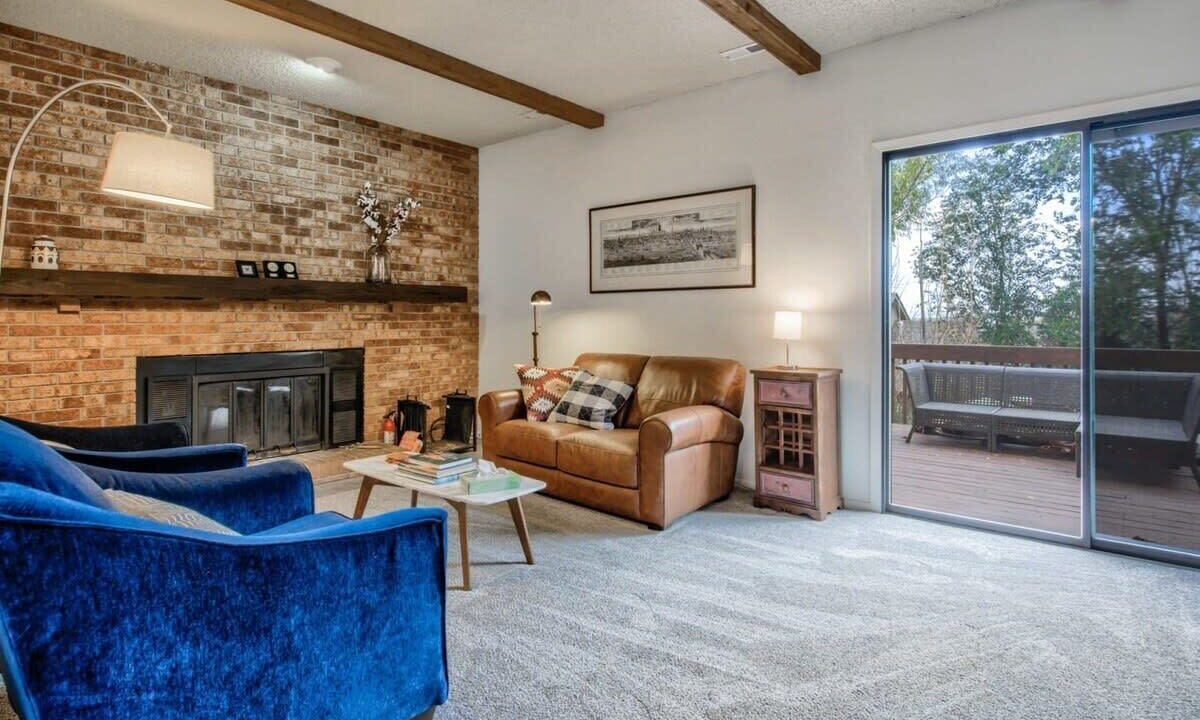 Photo of Livingroom in Northeast Colorado Springs