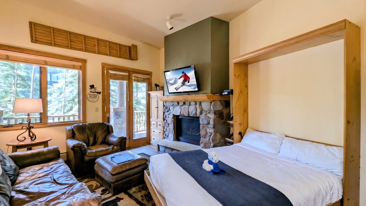 Photo of Livingroom in River Run