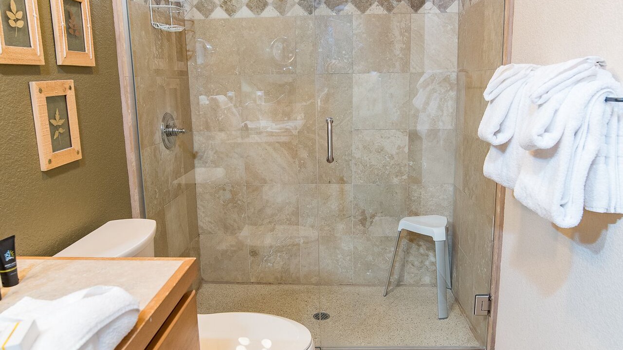 Photo of Bathroom in Four O'Clock