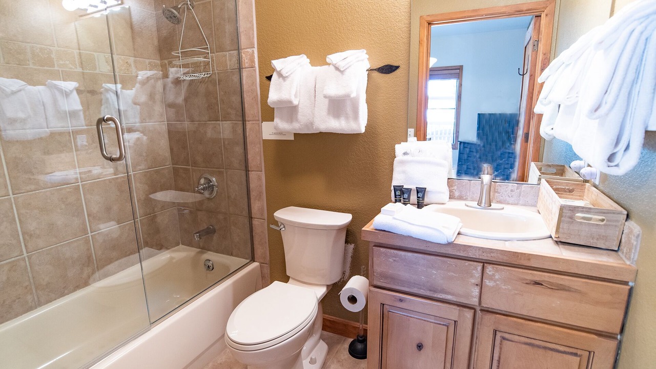 Photo of Bathroom in Four O'Clock