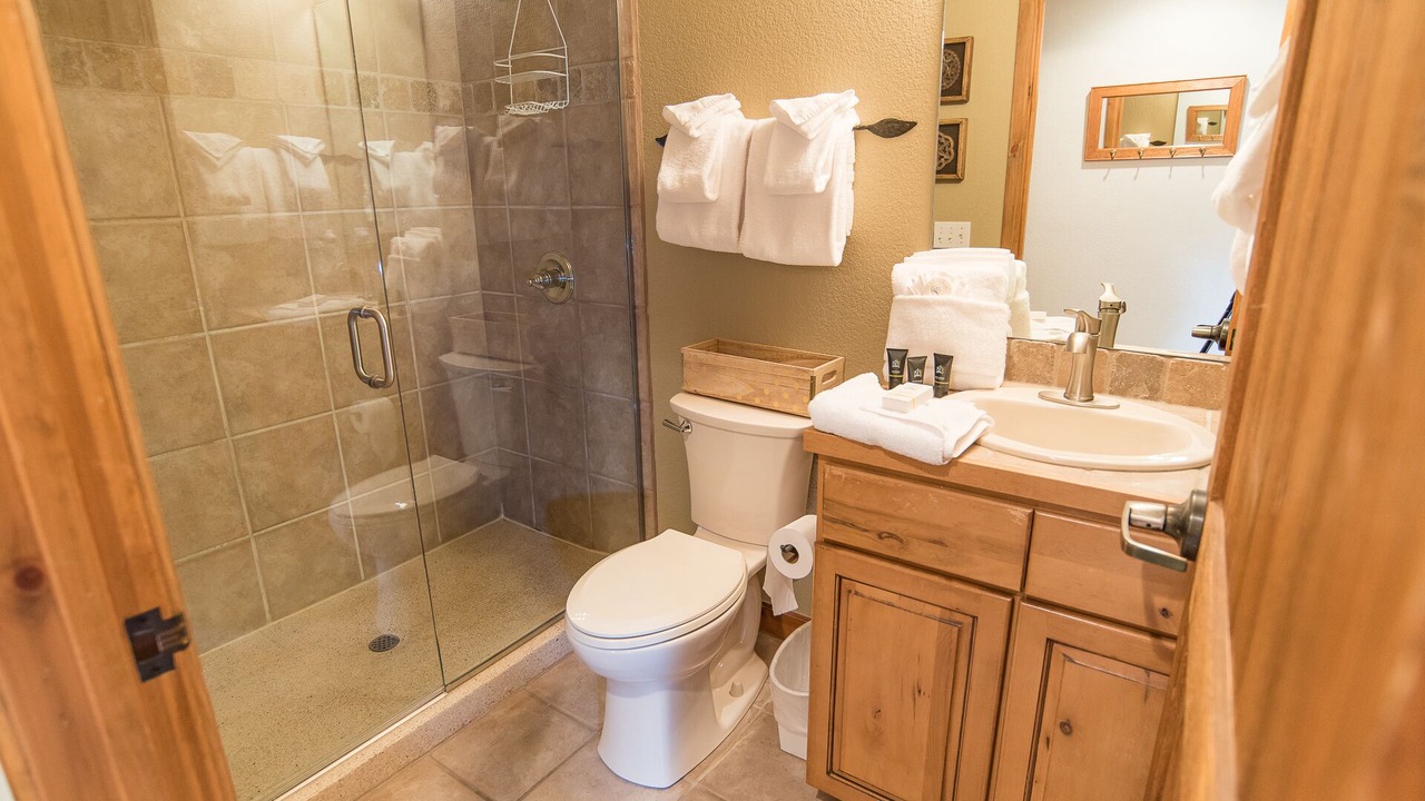 Photo of Bathroom in Four O'Clock