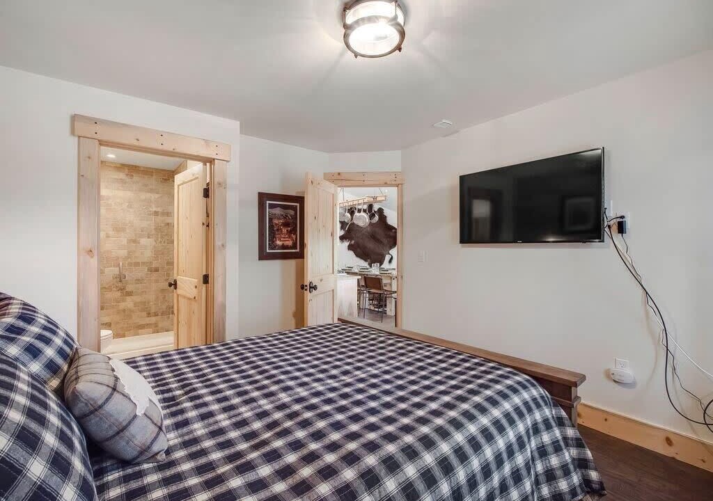 Photo of Bathroom in Peak 8