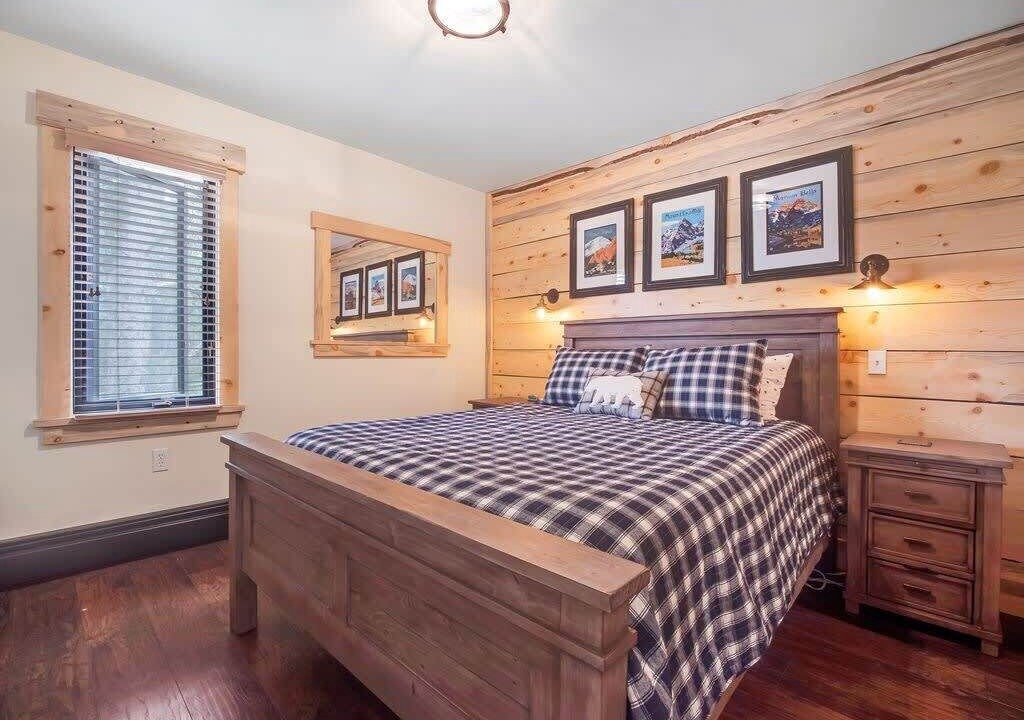 Photo of Bathroom in Peak 8