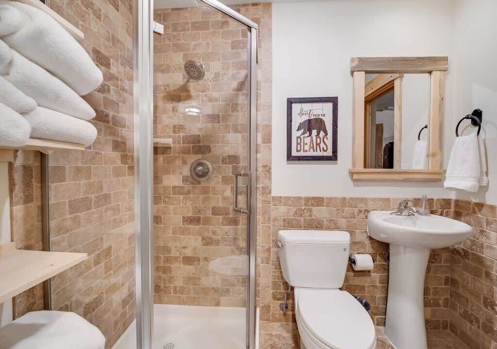 Photo of Bathroom in Peak 8