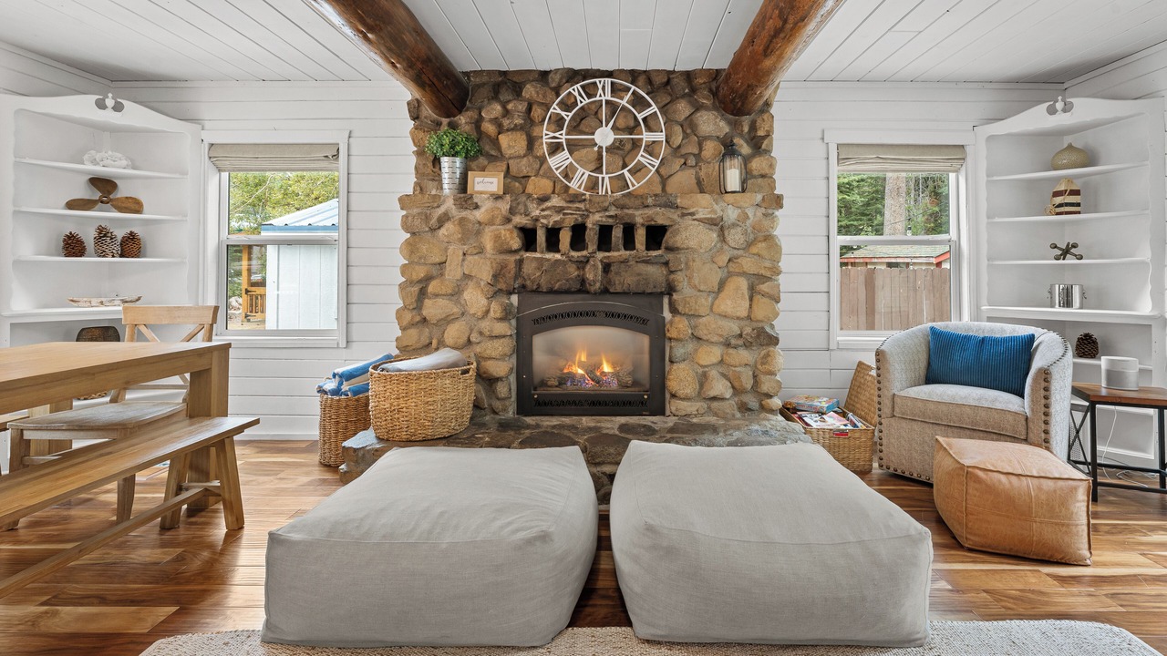 Photo of Livingroom in Donner Lake Woods