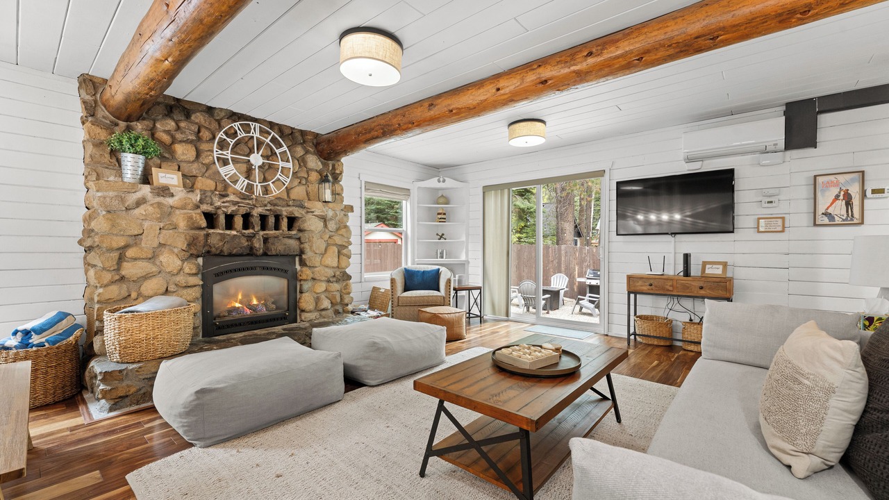Photo of Livingroom in Donner Lake Woods