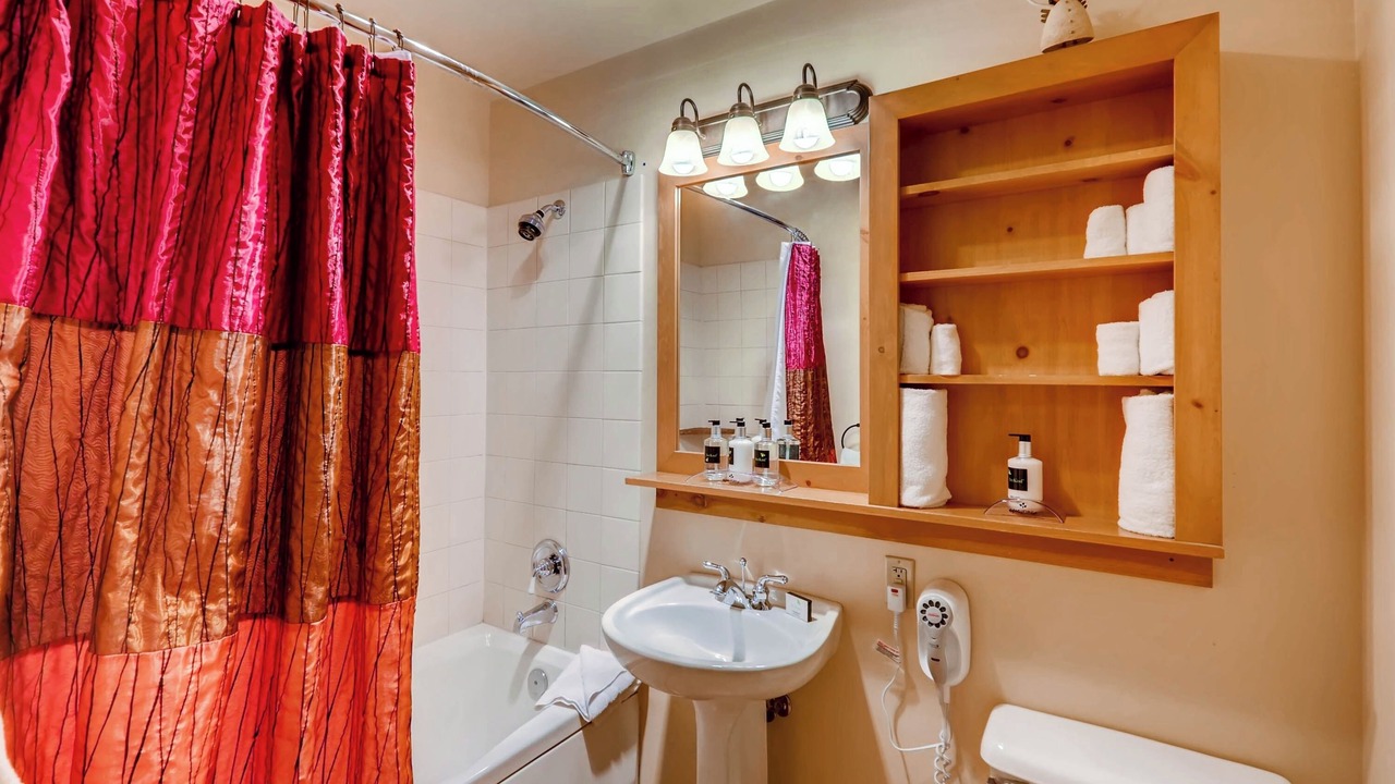 Photo of Bathroom in River Run