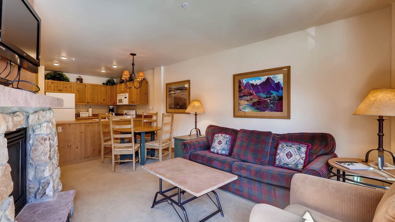 Photo of Livingroom in River Run