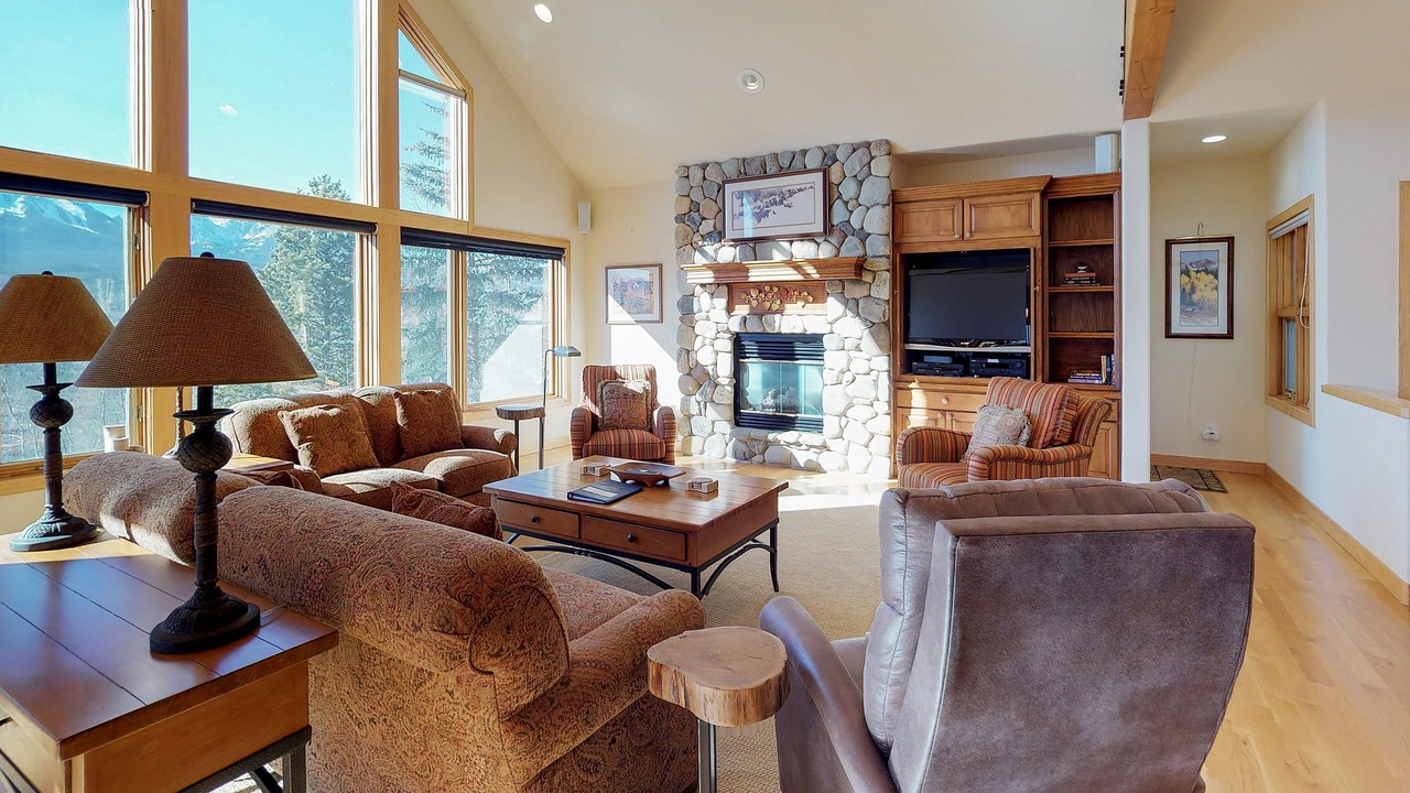 Photo of Livingroom in Hamilton Creek