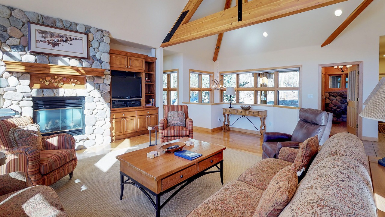 Photo of Livingroom in Hamilton Creek