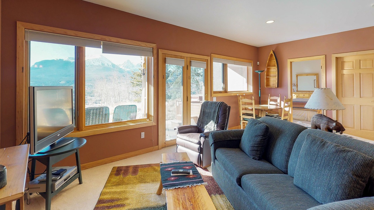 Photo of Livingroom in Hamilton Creek