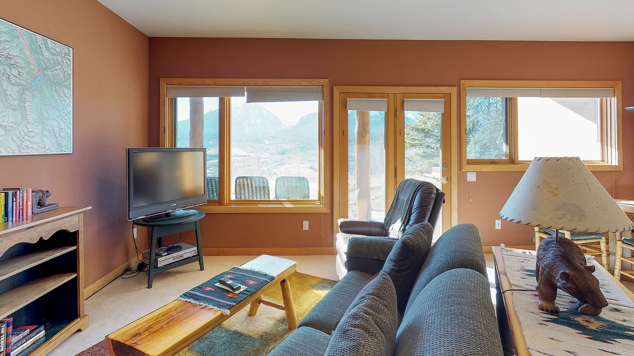 Photo of Livingroom in Hamilton Creek