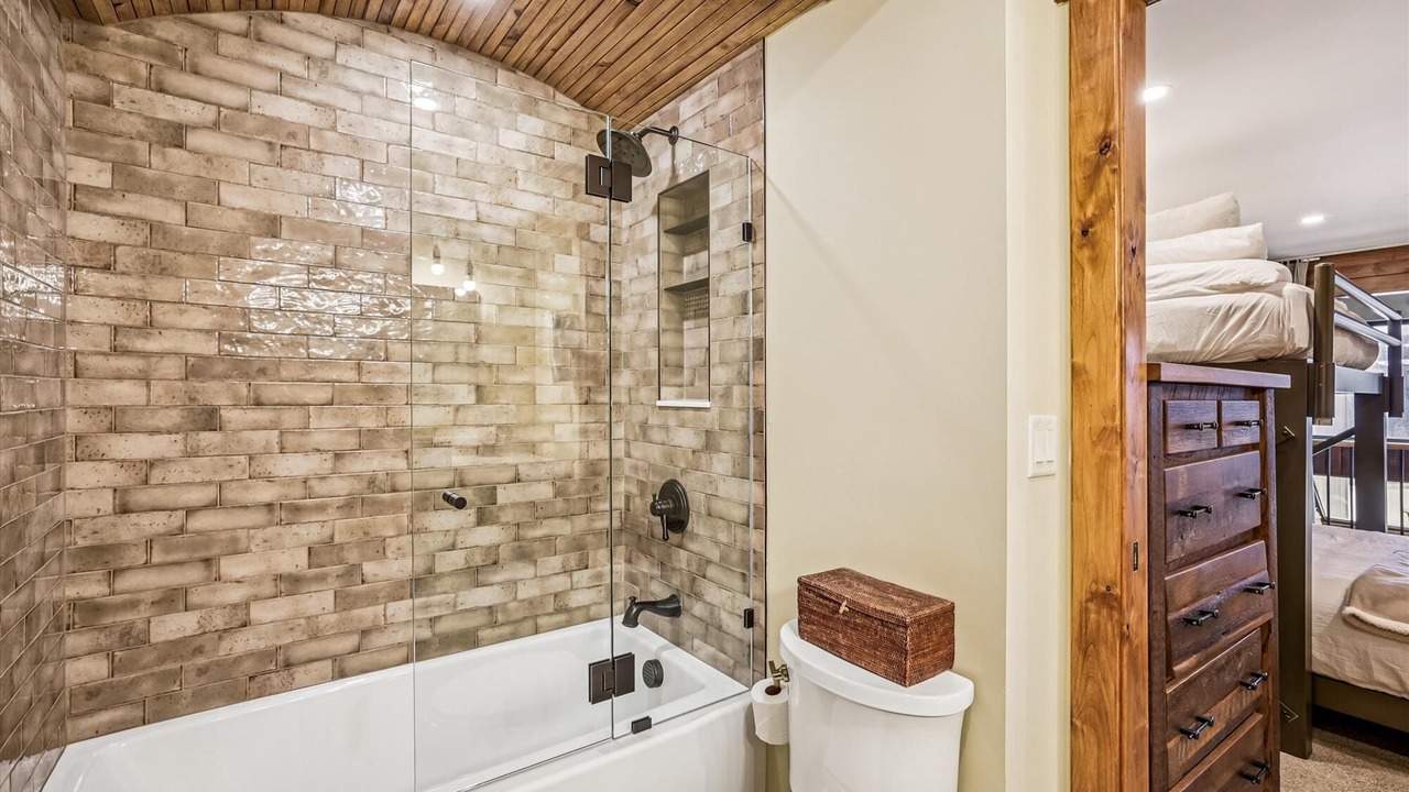 Photo of Bathroom in Peak 9