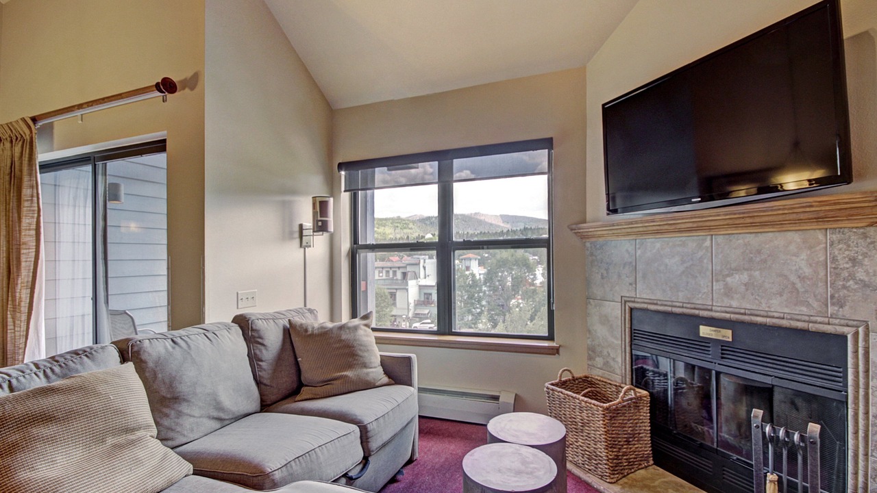 Photo of Livingroom in Historic District