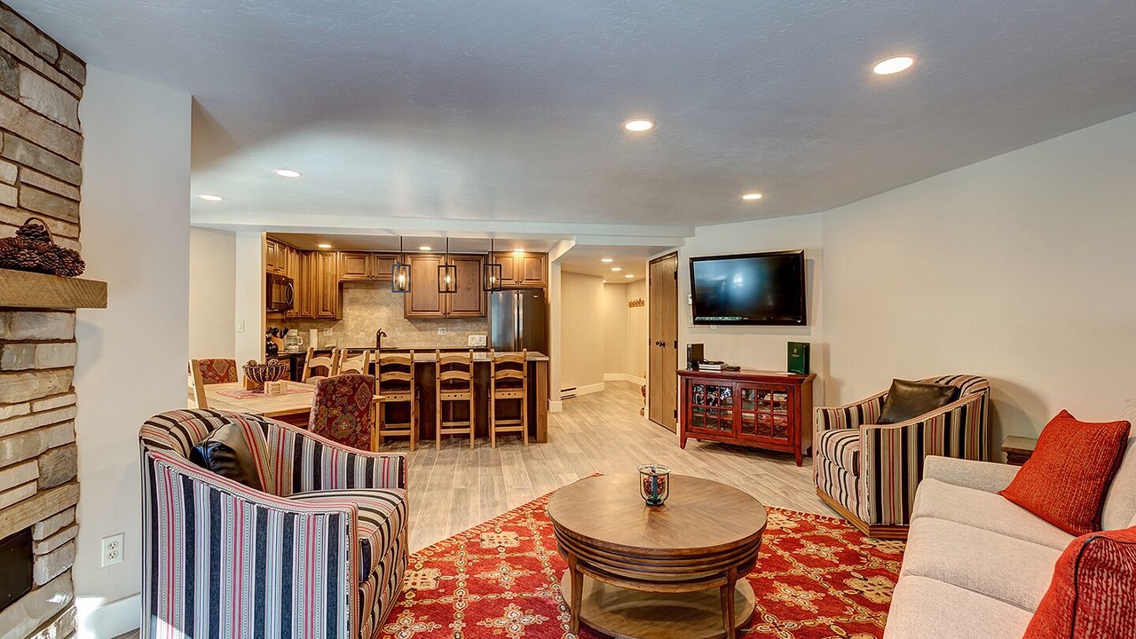 Photo of Livingroom in Peak 9