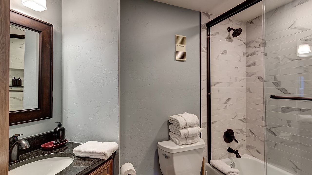 Photo of Bathroom in Peak 9