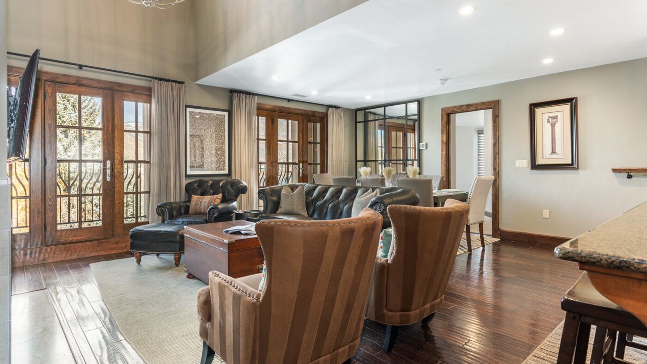 Photo of Livingroom in Avon