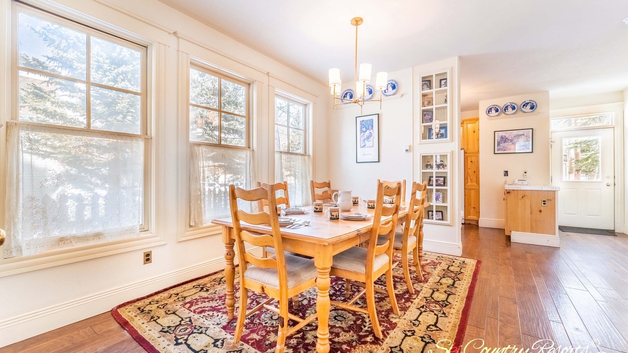 Photo of Livingroom in Historic District