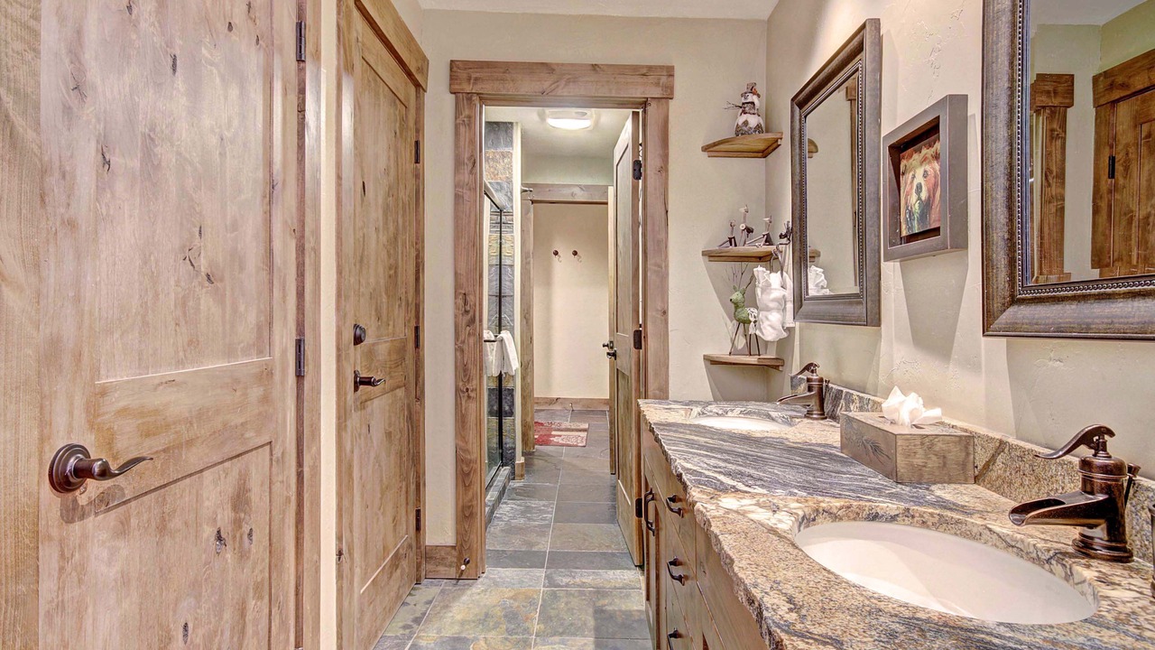 Photo of Bathroom in Lakeside Village