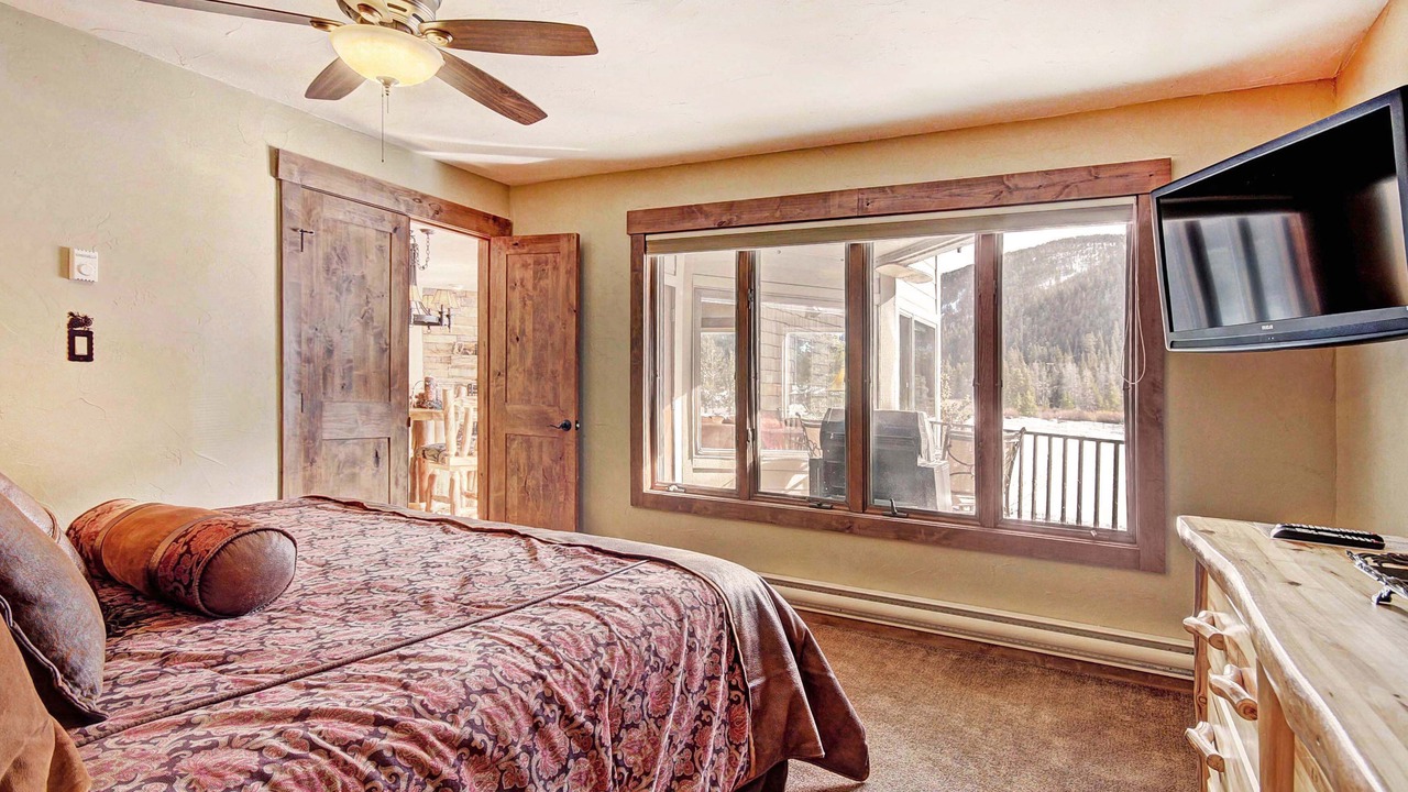 Photo of Bedroom in Lakeside Village