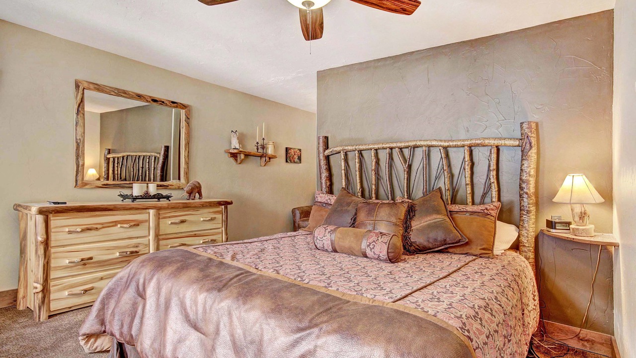 Photo of Bedroom in Lakeside Village
