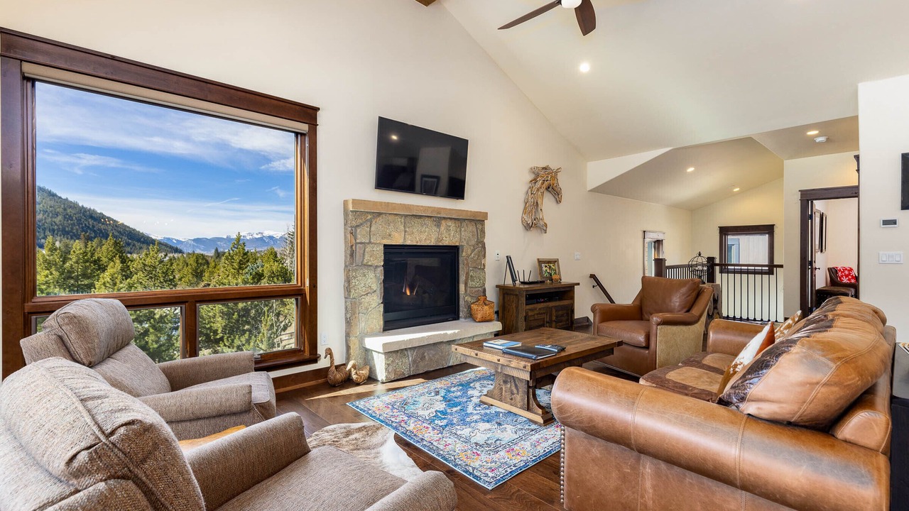 Photo of Livingroom in River Run